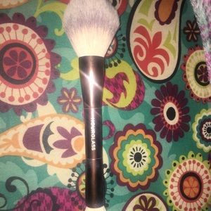 Hourglass duel ended veil powder brush